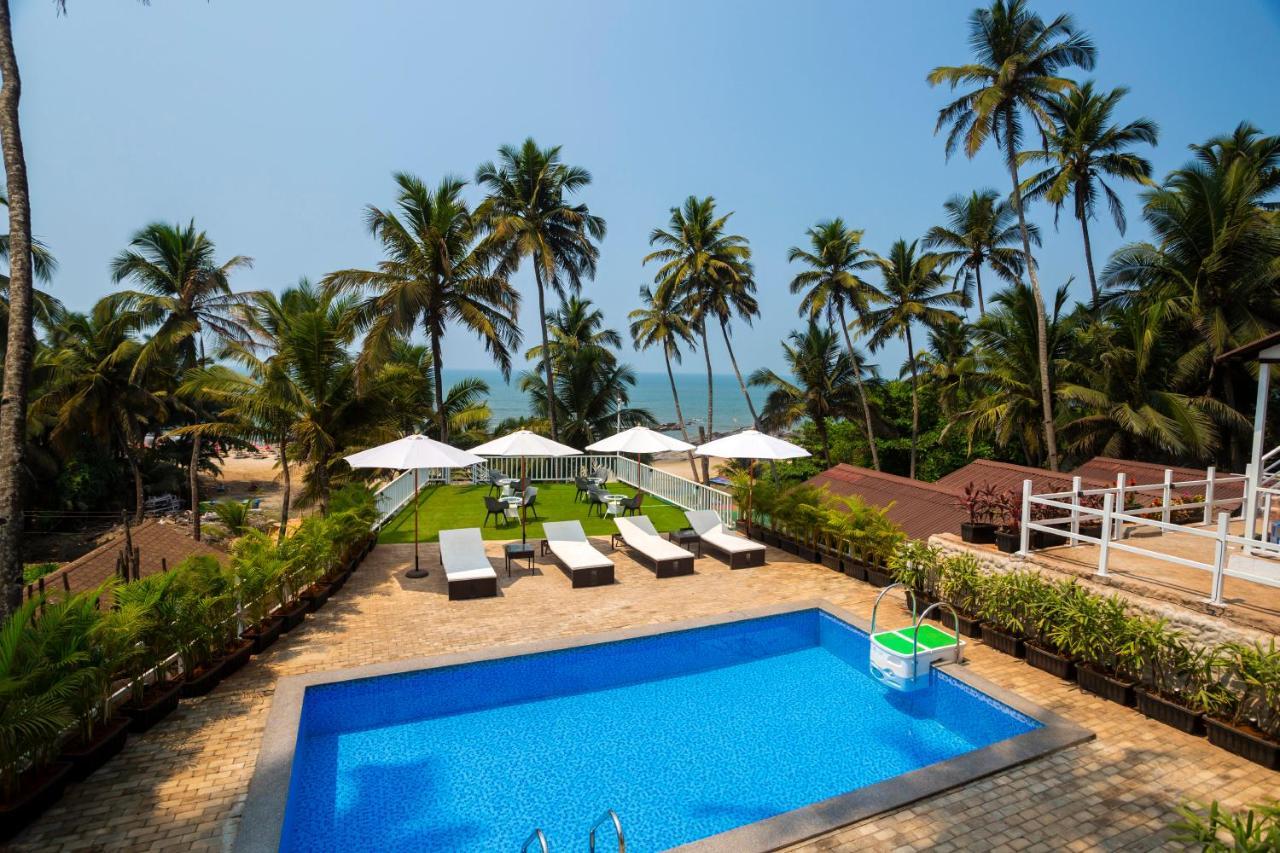 Stone Wood Beach Resort, Vagator Exterior photo