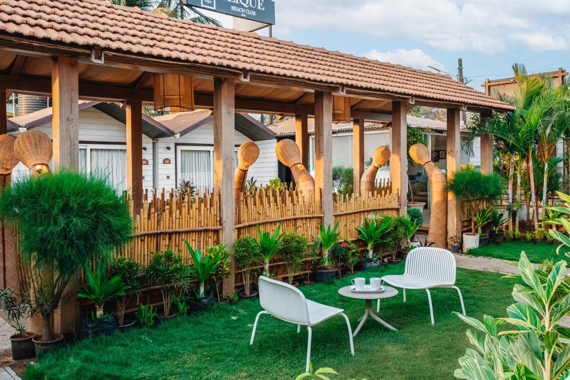 Stone Wood Beach Resort, Vagator Exterior photo