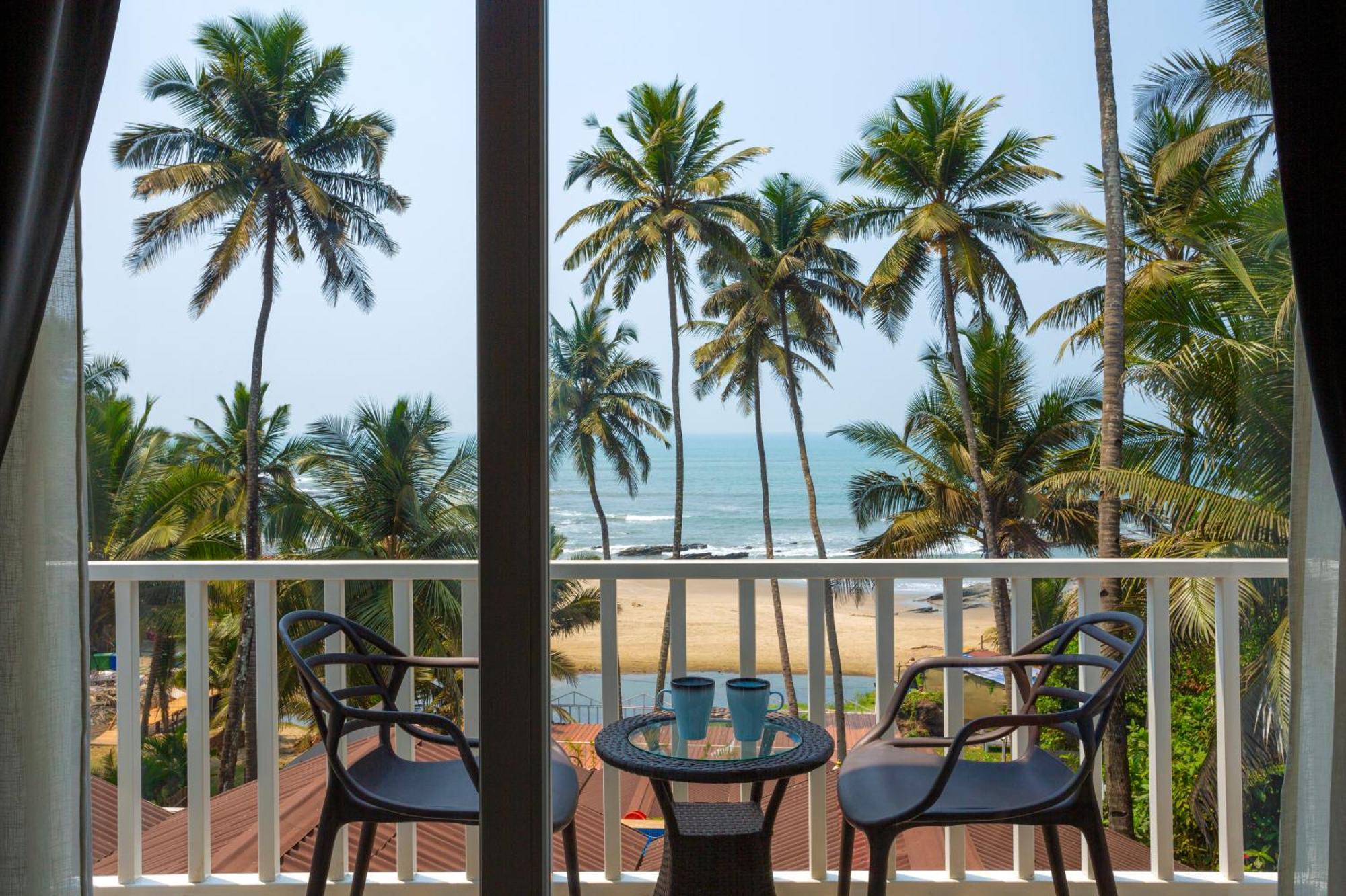 Stone Wood Beach Resort, Vagator Exterior photo
