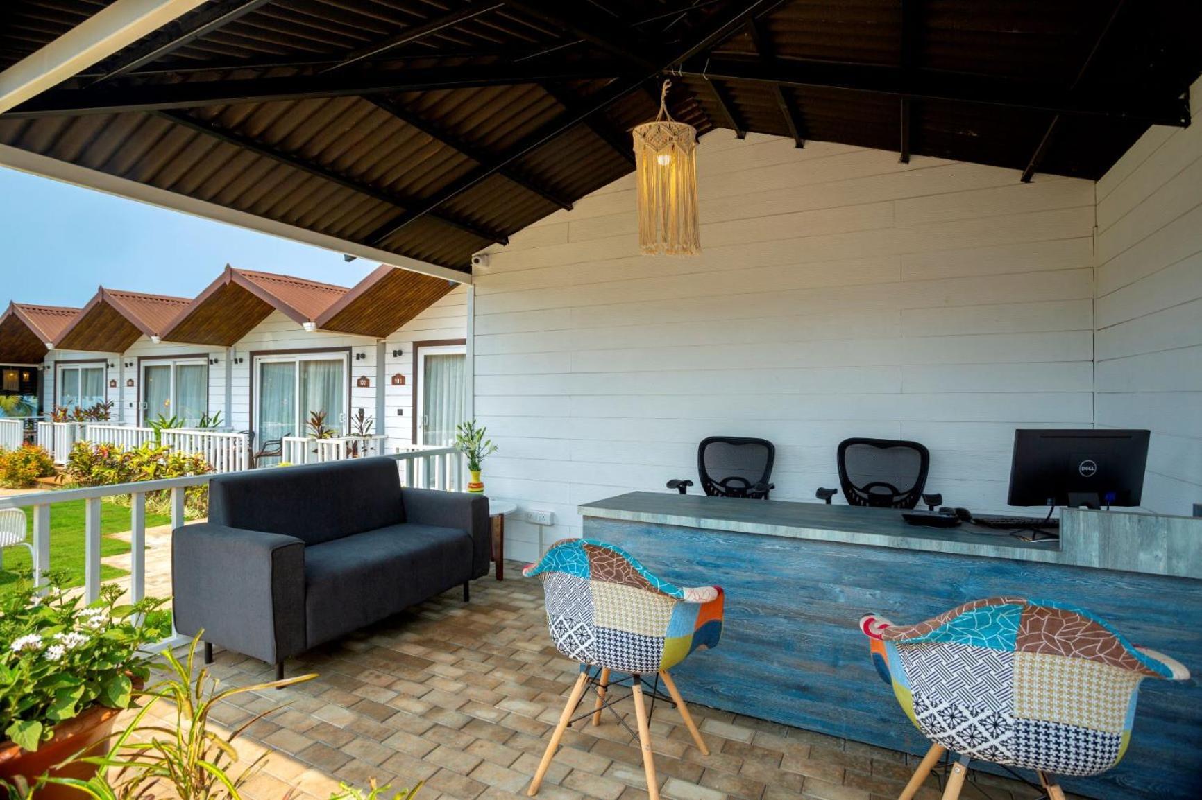 Stone Wood Beach Resort, Vagator Exterior photo